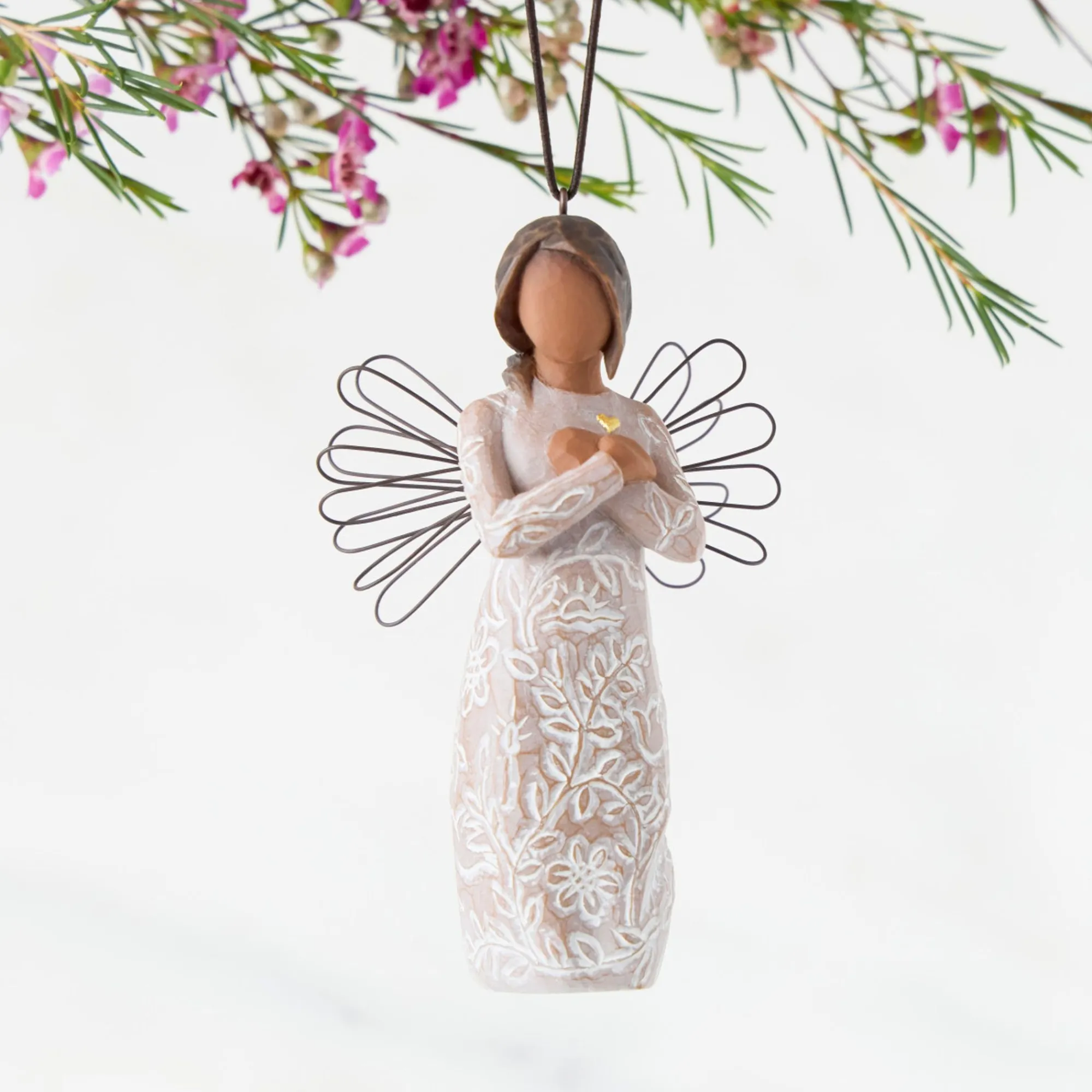 remembrance_darker_skin_o_0.webp Willow Tree Christmas | Remembrance (Darker Skin) Ornament